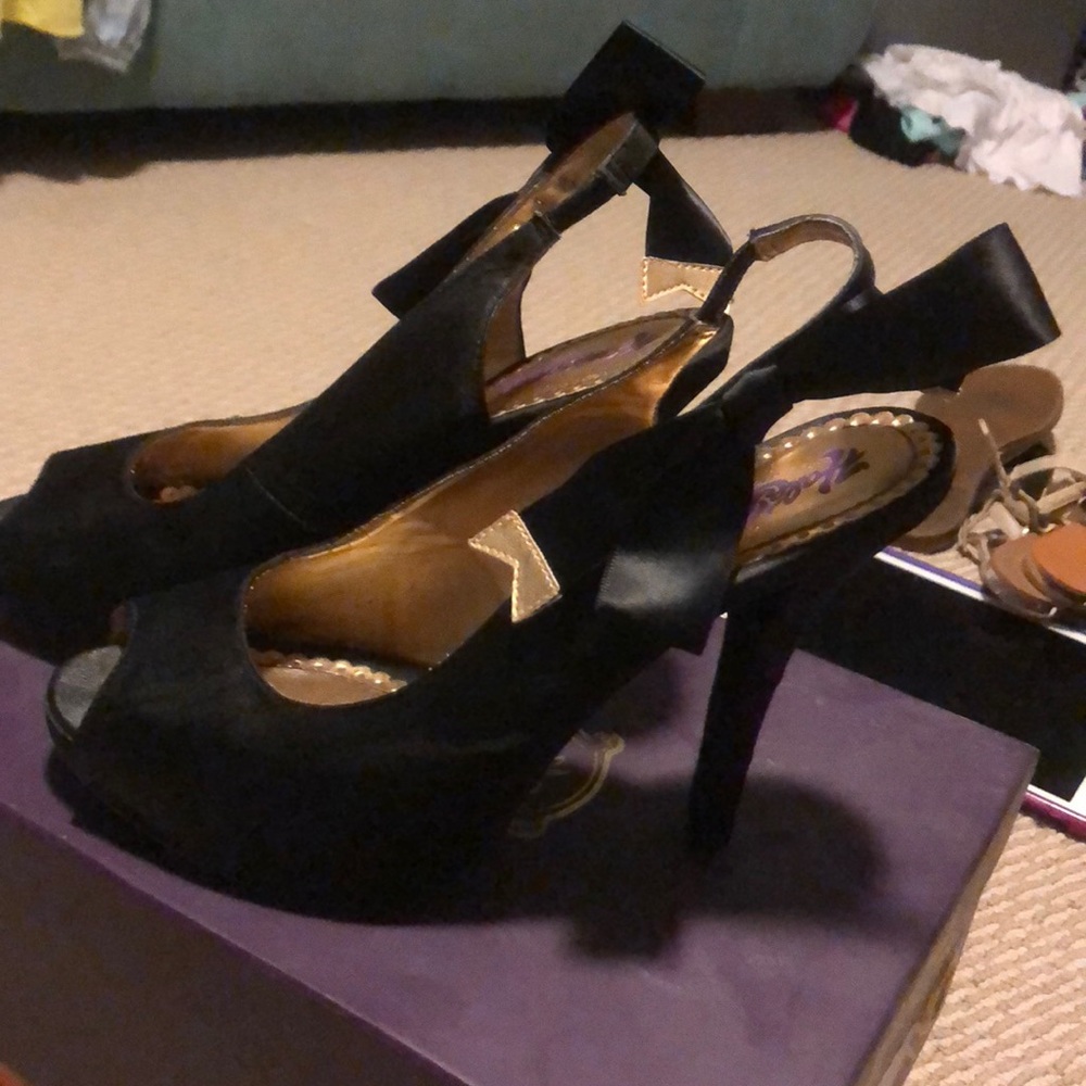 Hale Bob size 6.5 special occasion shoes